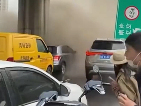 杭州股票配资 标注AI生成绝非免责条款 网民造谣立交桥倒塌被制裁